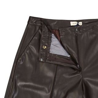 Braune Polyethylen-Bermudashorts