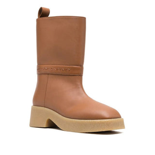 Braune Stiefeletten aus Polyethylen