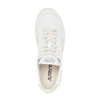 Zapatillas bajas de cuero blancas