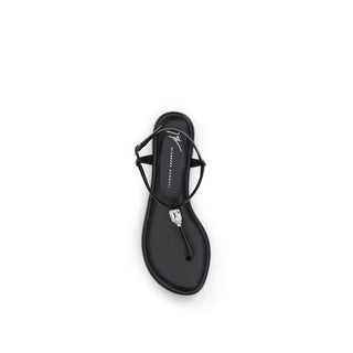 Flache Sandalen aus schwarzem Kalbsleder (Bos taurus)