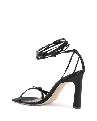 Sandalias de raso negras con tiras