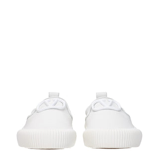 Mocasines blancos de cuero sin cordones