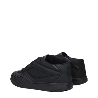 Schwarze Low-Top-Sneaker aus Stoff
