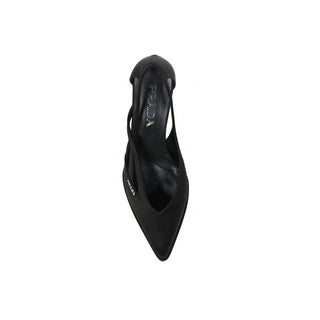 Schwarze Seidenpumps mit mittelhohem Absatz