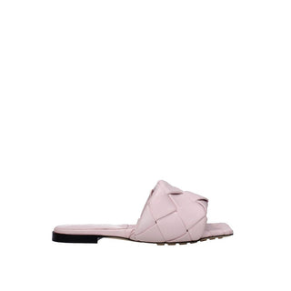 Mehrfarbige flache Sandalen aus Kalbsleder