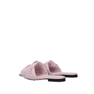 Mehrfarbige flache Sandalen aus Kalbsleder