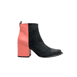 Pinkfarbener Damenstiefel aus echtem Leder