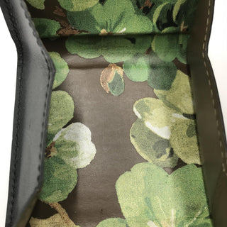 Cartera Compacta de Cuero con Diseño Elegante