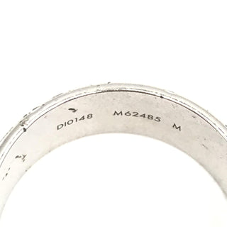 Anillo de Banda Monograma en Tono Plateado