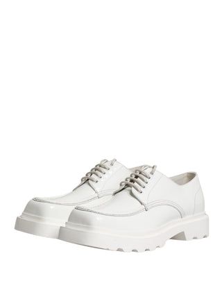 Derby-Schuhe mit klobiger Sohle aus weißem Leder