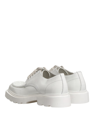 Derby-Schuhe mit klobiger Sohle aus weißem Leder