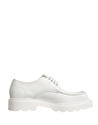 Derby-Schuhe mit klobiger Sohle aus weißem Leder
