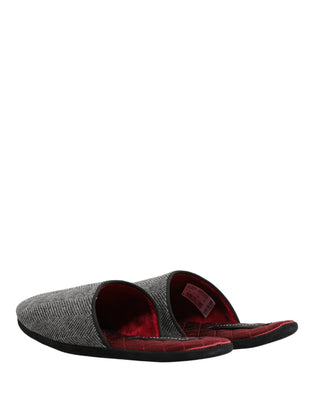 Zapatillas rojas de cachemira gris espiga