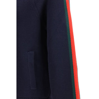 Kleidung aus blauer Wolle