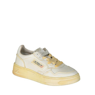 Zapatillas deportivas de cuero blancas