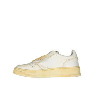 Zapatillas deportivas de cuero blancas