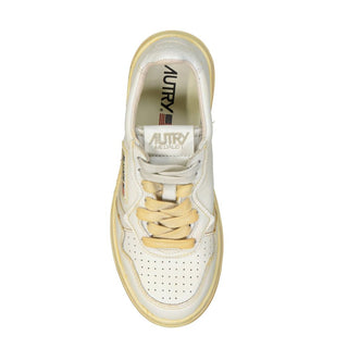Zapatillas deportivas de cuero blancas
