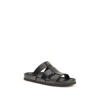 Sandalen aus schwarzem Kalbsleder (Bos taurus)