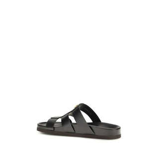 Sandalen aus schwarzem Kalbsleder (Bos taurus)