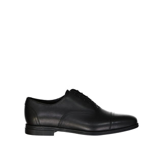 Schwarze Lederschuhe