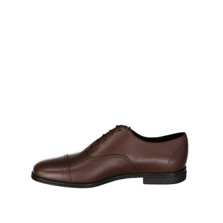 Zapatos de cuero marrón
