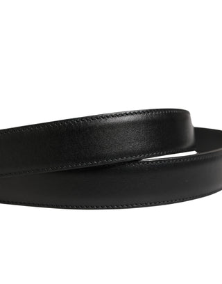 Cinturón clásico de cuero negro para hombre con hebilla metálica