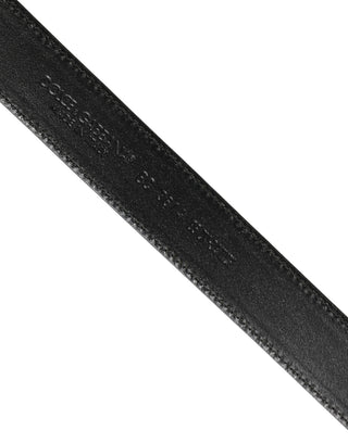 Cinturón clásico de cuero marrón para hombre con hebilla metálica