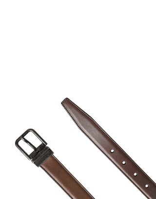 Cinturón clásico de cuero marrón para hombre con hebilla metálica