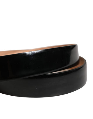 Cinturón clásico de cuero negro para hombre con hebilla metálica