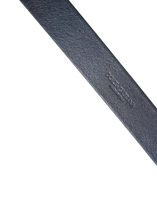 Cinturón para hombre azul de cuero de becerro con hebilla metálica con logo  