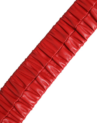 Roter Ledergürtel mit goldener Herzschnalle