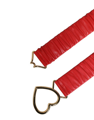Roter Ledergürtel mit goldener Herzschnalle