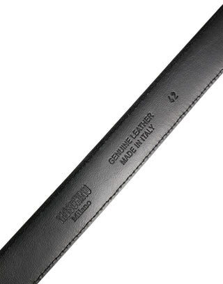 Silberner Ledergürtel mit Logo und Metallschnalle