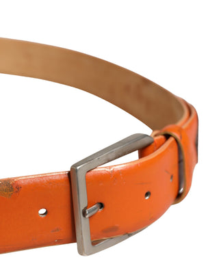 Orangefarbener Echtleder-Gürtel mit silberner Metallschnalle