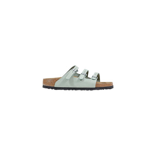 Sandalias planas de cuero verdes