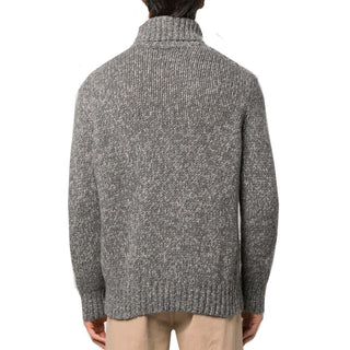 Grauer Kaschmirpullover