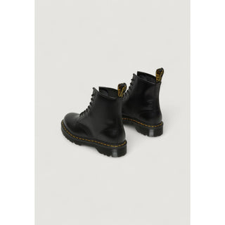 Botas negras de cuero con cordones