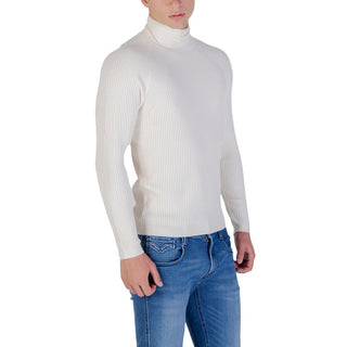 Cuello alto de viscosa crema