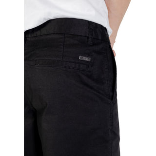 Schwarze, enge Baumwollhose