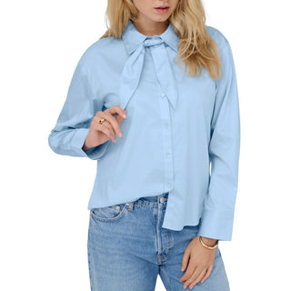 Blaue Baumwollbluse