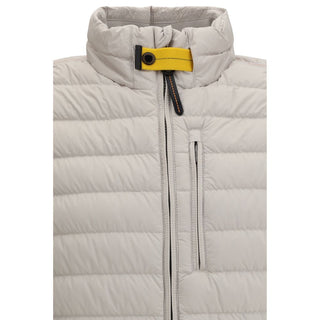 Ropa beige de poliéster