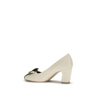 Beige Kalbsleder-Pumps mit hohem Absatz (Bos Taurus)