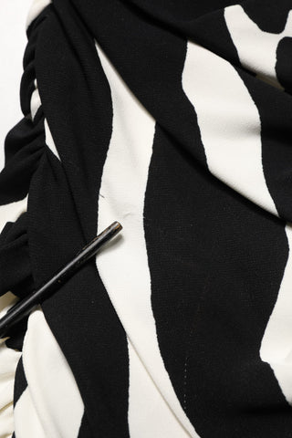 Schwarzes und weißes Zebradruck-Cady-Kleid in Wadenlänge