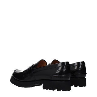 Schwarze Slip-On-Loafer aus Leder