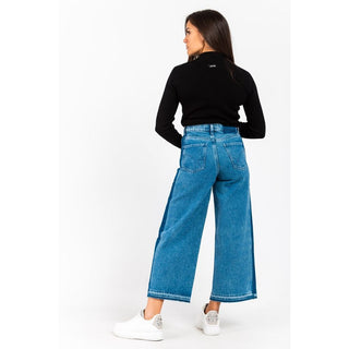 Blaue Baumwolljeans