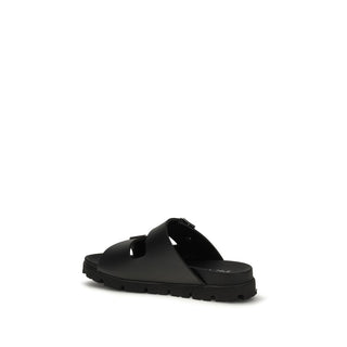 Flache Sandalen aus schwarzem Kalbsleder (Bos taurus)