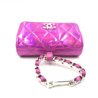 Irisierende rosa gesteppte Lederpochette