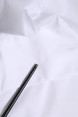Camisa formal de vestir blanca de algodón con manga larga y detalles dorados  