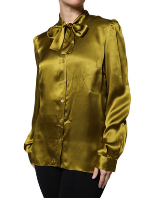 Grünes Satin-Langarmshirt mit Ascot-Krawatte