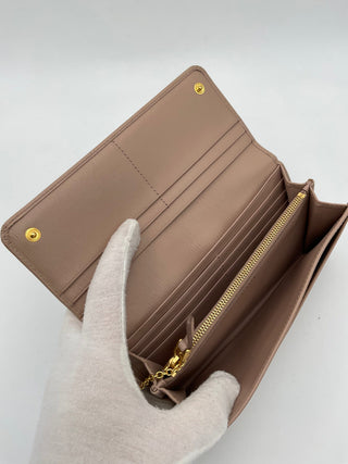 PRADA Puder Saffiano mit Kartenetui Geldbörse